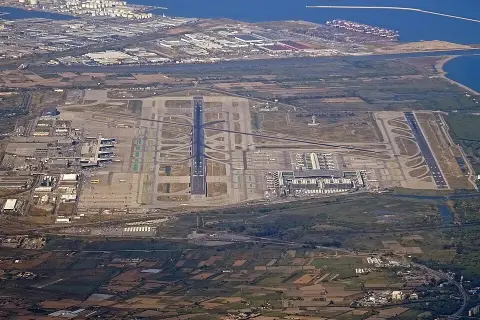 Fira airport